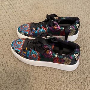 Steve Madden platform sneakers. Size 6.5